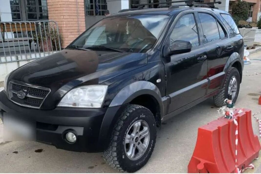 Καταδίωξη διακινητή στο κέντρο της Αθήνας - Μετέφερε 12 μετανάστες στοιβαγμένους σε αυτοκίνητο