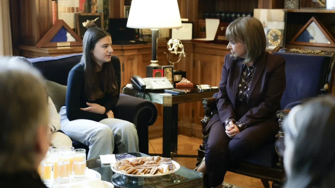 Συνάντηση της Προέδρου της Δημοκρατίας με παιδιά που ξεπέρασαν τον καρκίνο: Πάλεψαν και βγήκαν νικητές