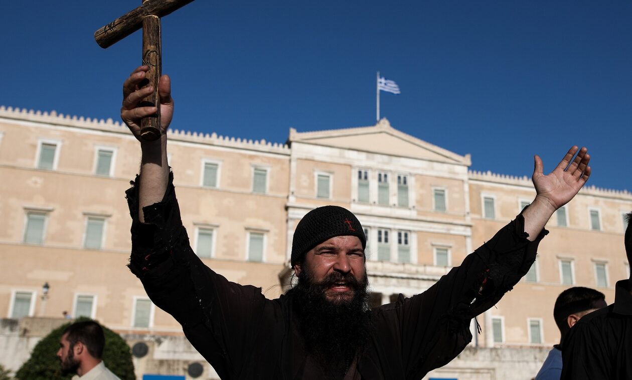 Πατέρας Κλεομένης για παλαιοχριστιανό Μανώλη: Δεν είμαι πατέρας του παιδιού της κόρης του