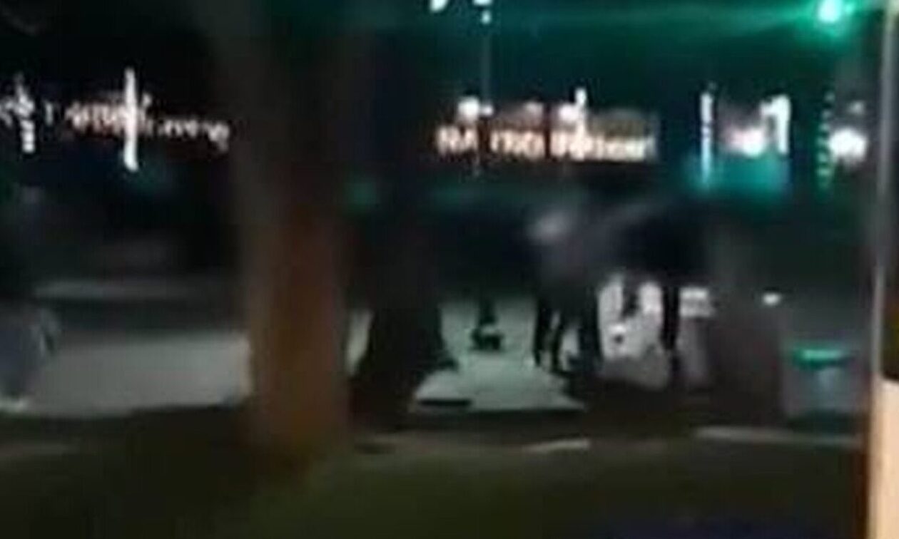 Άγριος ξυλοδαρμός 17χρονου από 20 νεαρούς - Τι αποκαλύπτει αυτόπτης μάρτυρας