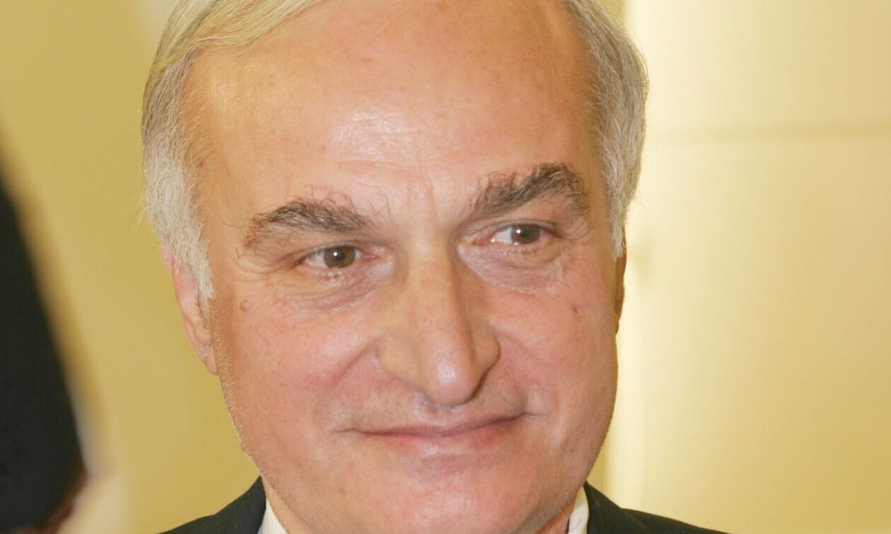 Μανώλης Μαυρομμάτης: Ώρες αγωνίας - Ξεκίνησαν την αφύπνισή του οι γιατροί