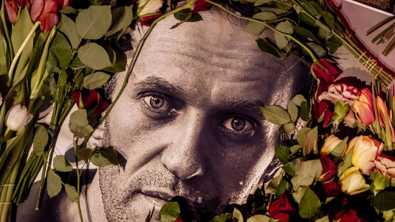 Παραμένει το μυστήριο με το θάνατο του Ναβάλνι – Με μώλωπες η σορός του