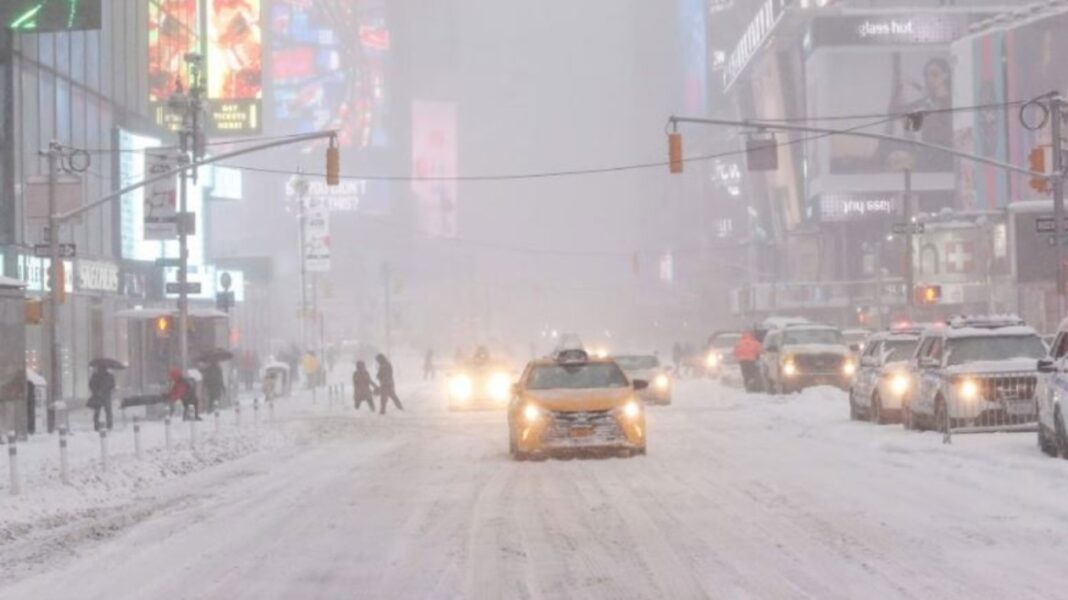 Κακοκαιρία στις ΗΠΑ: Κύμα σφοδρού χιονιά αναμένεται να πλήξει τη Νέα Υόρκη - Σε επιφυλακή οι Αρχές