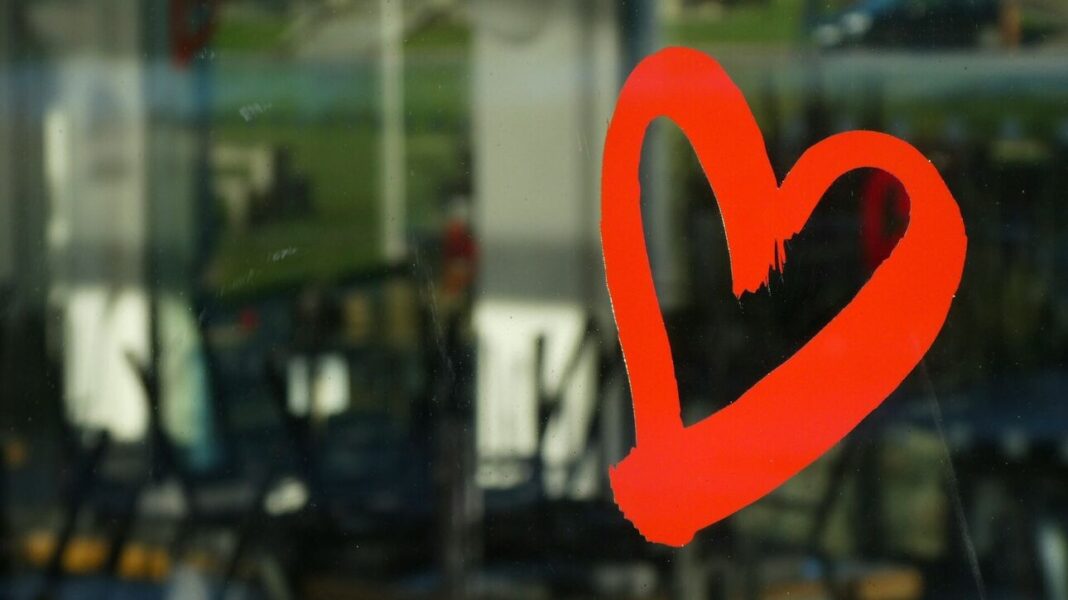 Άγιος Βαλεντίνος: Πώς γιορτάζεται σε όλο τον κόσμο – Οι μύθοι και οι θρύλοι
