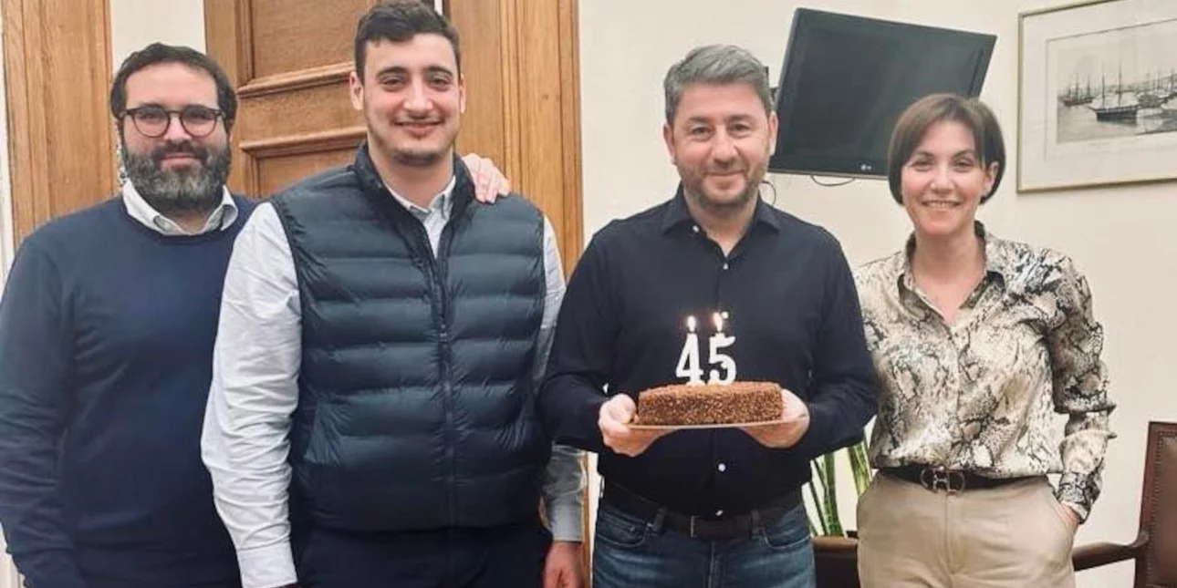 Γενέθλια για τον Νίκο Ανδρουλάκη, έγινε 45 ετών – Η φωτογραφία με την τούρτα