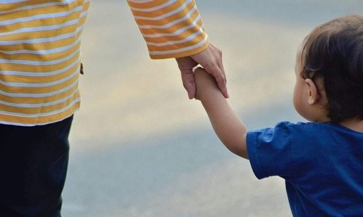 Νταντάδες της Γειτονιάς: Ποιοι μπορούν να υποβάλλουν αίτηση - Τα ποσά και οι προθεσμίες