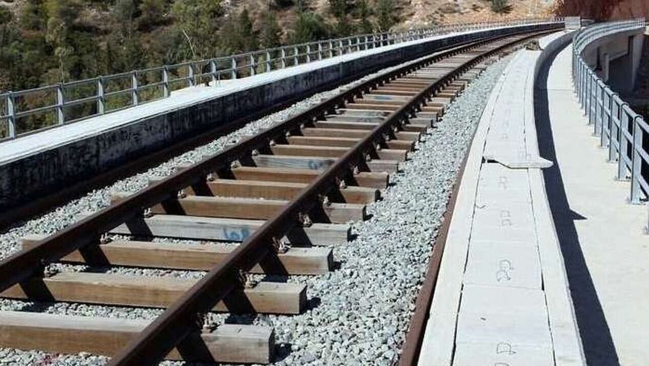 Καλάβρυτα: Κατολισθήσεις μπλόκαραν τον Οδοντωτό – Εγκλωβισμένοι 90 επιβάτες