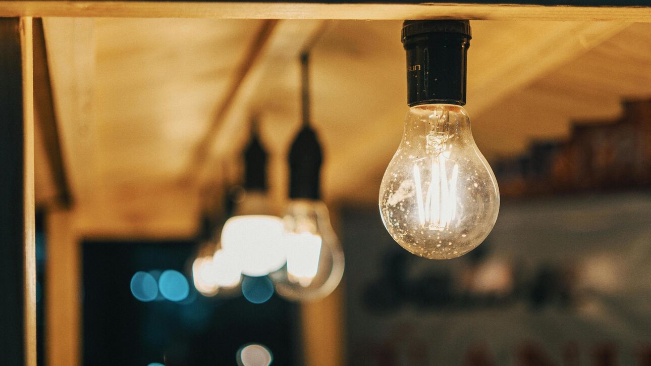 Ρεύμα: Νέα δεδομένα στα τιμολόγια – Μέχρι πότε θα υπάρχουν οι «Έναντι» λογαριασμοί