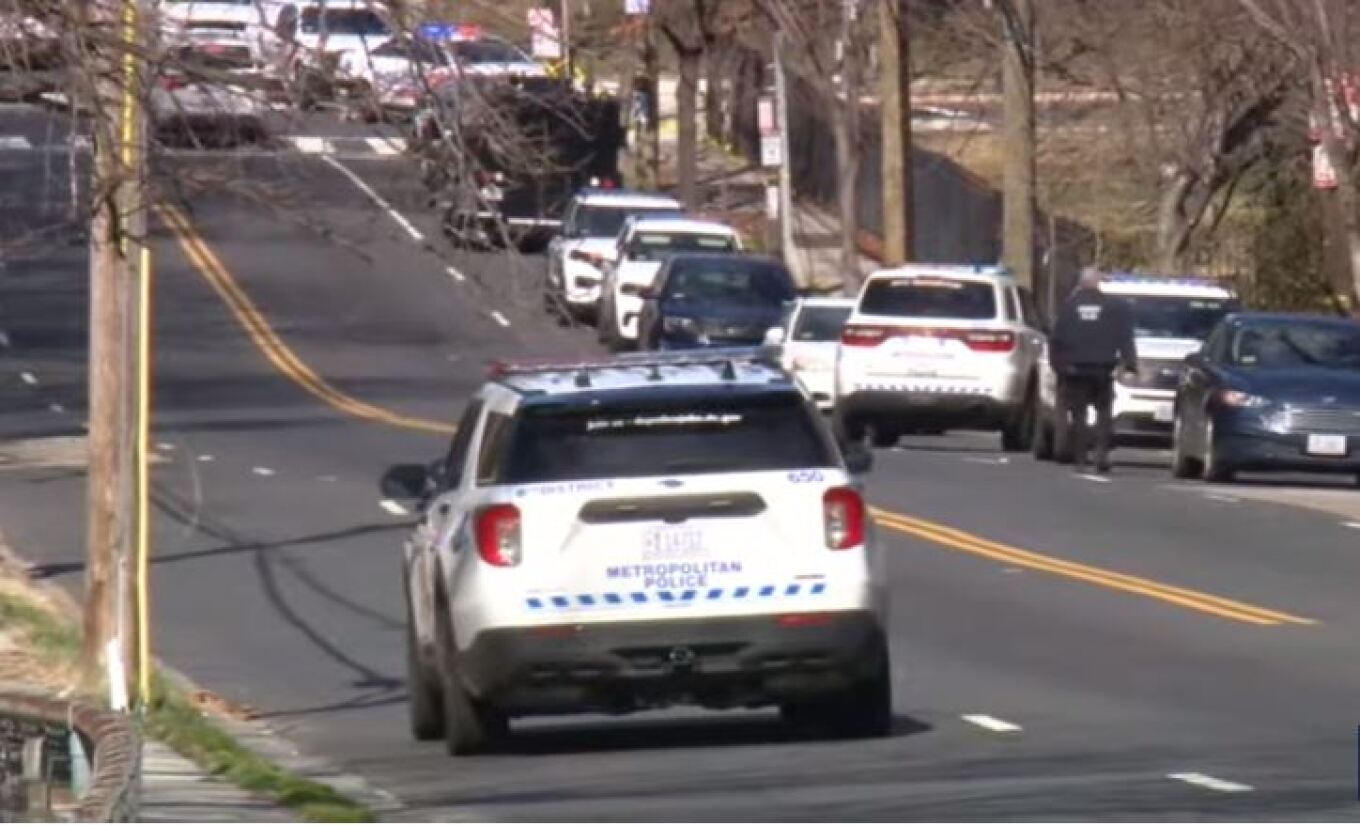 Τρεις αστυνομικοί τραυματίστηκαν από ένοπλο που ταμπουρώθηκε μέσα σε σπίτι στην Ουάσινγκτον