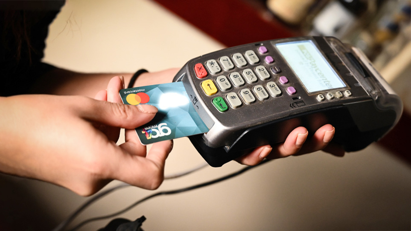 Φέσωσε τον λογαριασμό φίλου του με 64.000 ευρώ