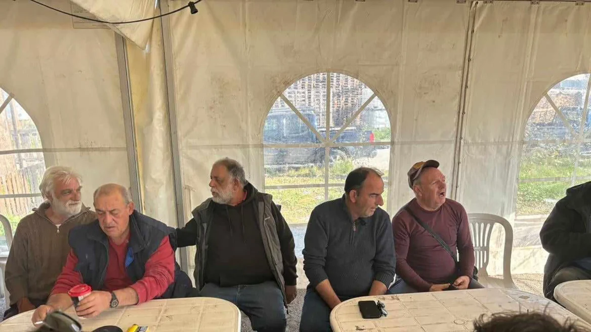 Αγρότες Πλατυκάμπου: Μπλόκα τουλάχιστον ως τη Δευτέρα ενόψει της νέας ΚΑΠ