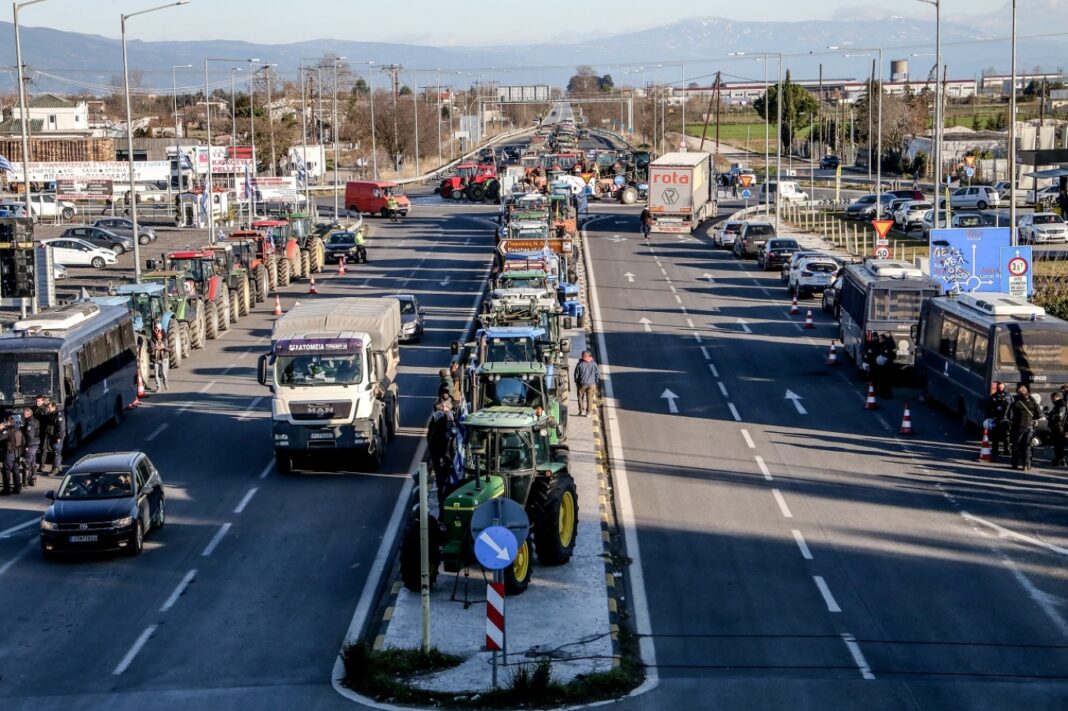 Προς κλιμάκωση των κινητοποιήσεών τους οι αγρότες - Πανελλαδική σύσκεψη την Τρίτη για συντονισμό των μπλόκων