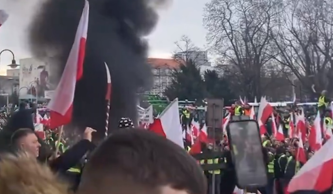 Πολωνία: Αγρότες πέταξαν αυγά σε γραφείο της Κομισιόν στο Βρότσλαβ