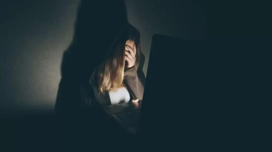 Θύμα revenge porn 17χρονη – 22χρονος έστειλε τις φωτογραφίες της στον θείο της