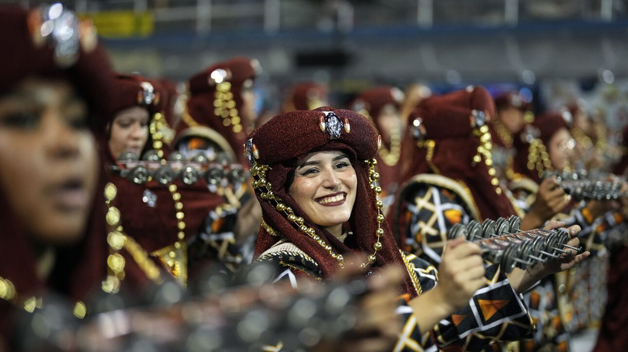 Μουσική, κοστούμια, χορός: «Μύρισε» καρναβάλι στη Βραζιλία