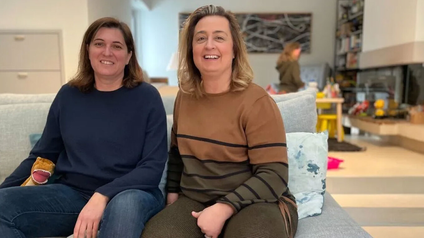 Αφιέρωμα του BBC στο νόμο για τα ομόφυλα ζευγάρια στην Ελλάδα - Η ανησυχία της Βικτώριας και της Χριστίνας για την κόρη τους