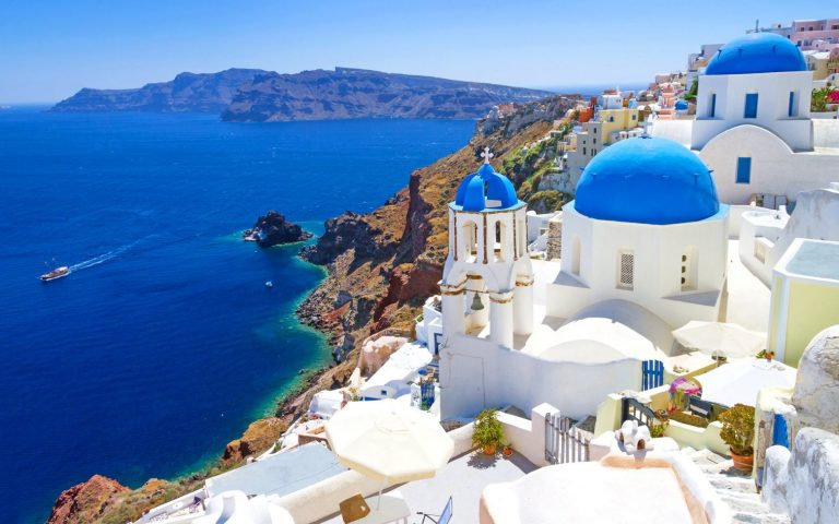 Τουρισμός: Η πτώση σε Μύκονο και Σαντορίνη το 2023 και το στοίχημα για το 2024