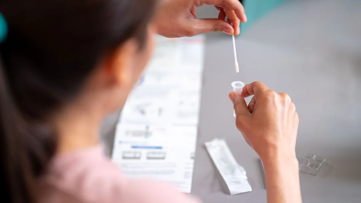 Τρία δωρεάν self test για δύο τύπους καρκίνου – Πότε θα είναι διαθέσιμα στη χώρα μας