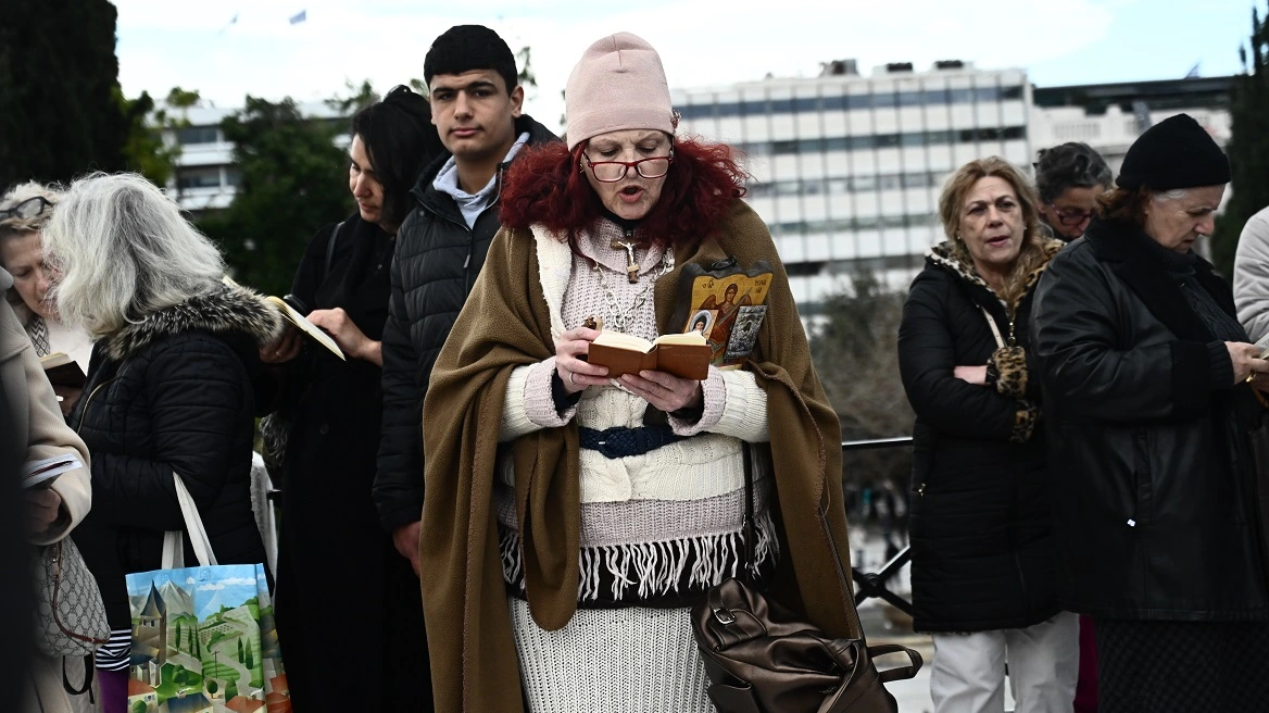 Συγκέντρωση στο Σύνταγμα κατά του γάμου των ομόφυλων ζευγαριών - Δείτε φωτογραφίες