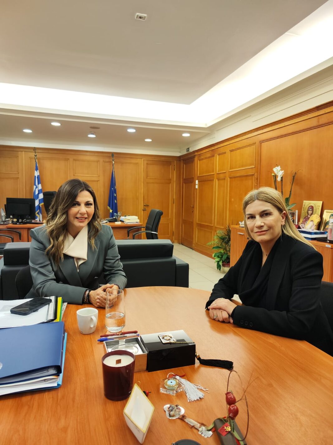 Συνάντηση Σέβης Βολουδάκη με την Υπουργό Κοινωνικής Συνοχής και Οικογένειας