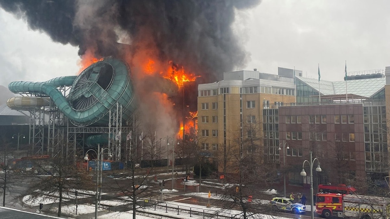 Σουηδία: Μαίνεται για τρίτη μέρα η φωτιά στο θεματικό πάρκο - Αγνοείται ένα άτομο