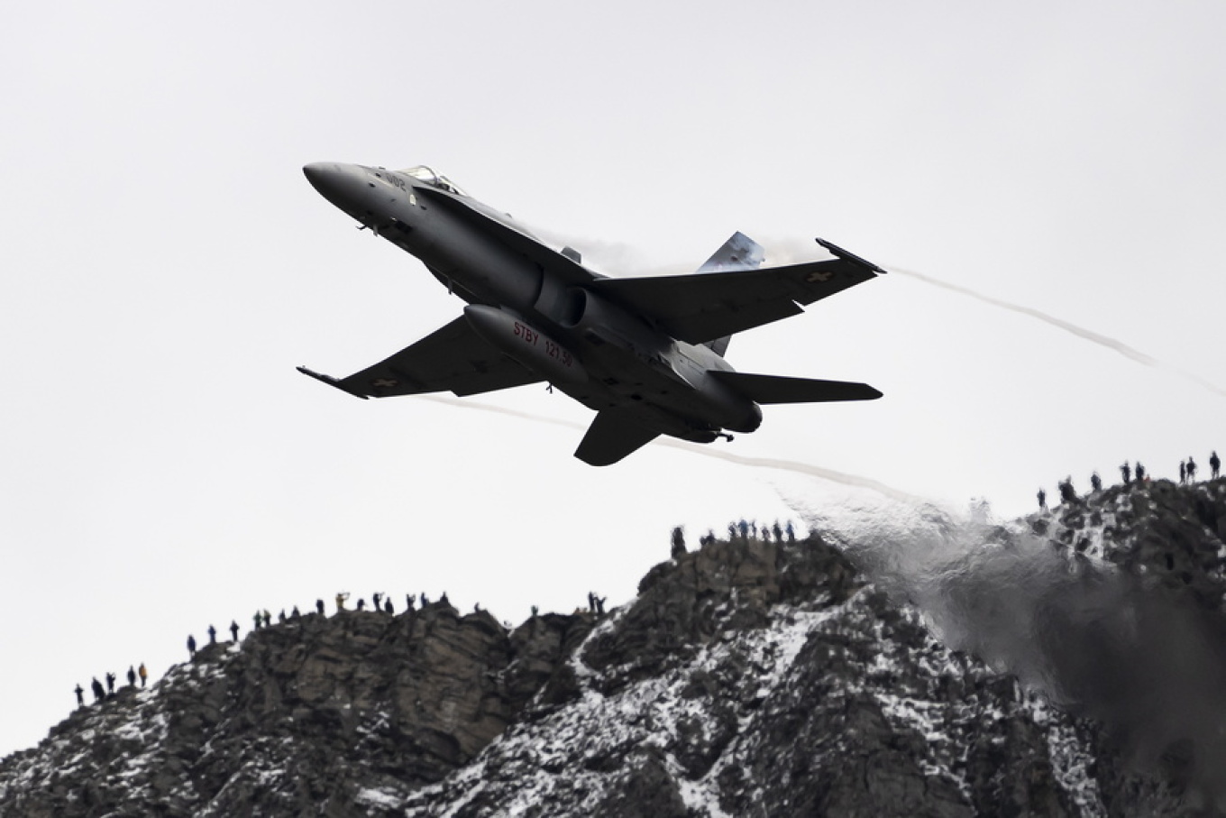 Η ουδέτερη Ελβετία αυξάνει ακόμη περισσότερο τις αμυντικές της δαπάνες