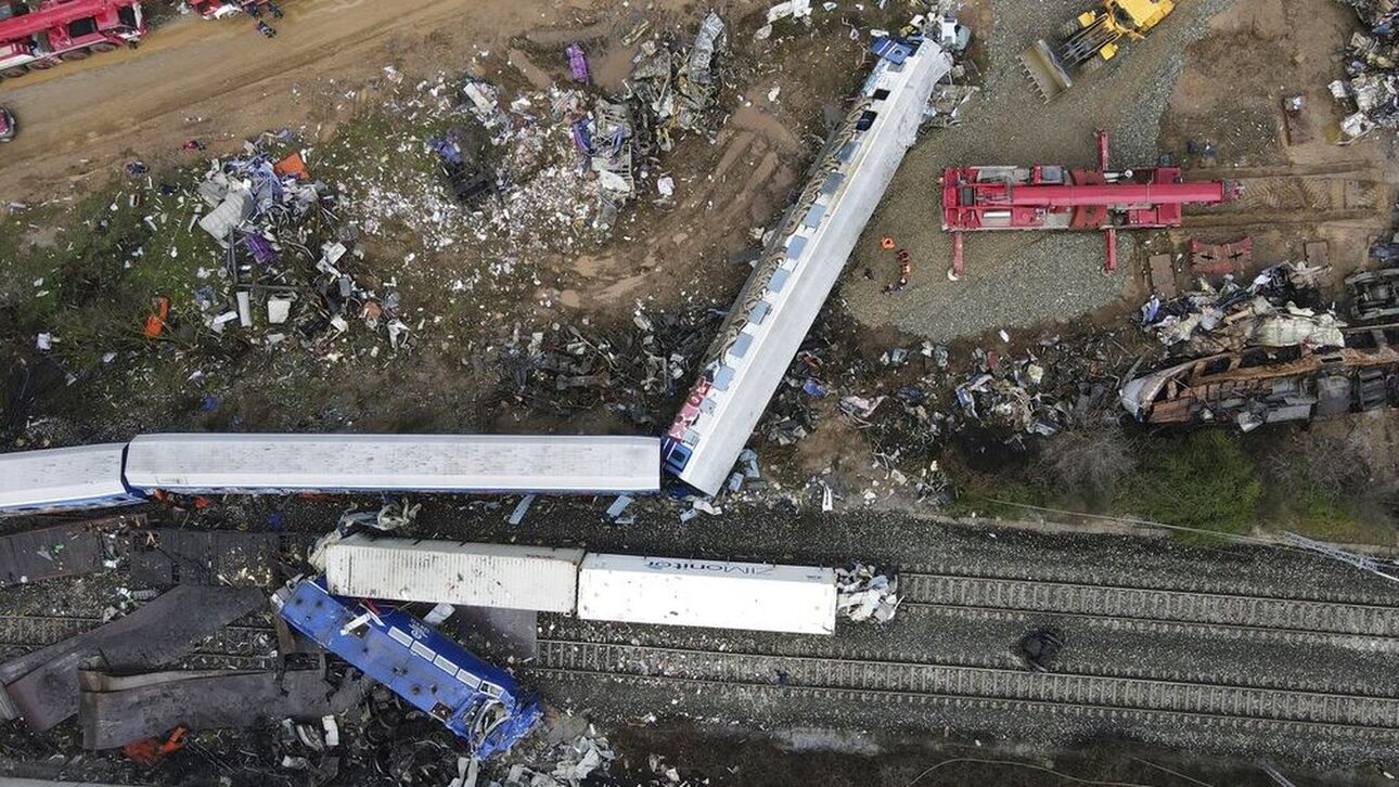 Μνημόσυνο για τα θύματα της τραγωδίας των Τεμπών