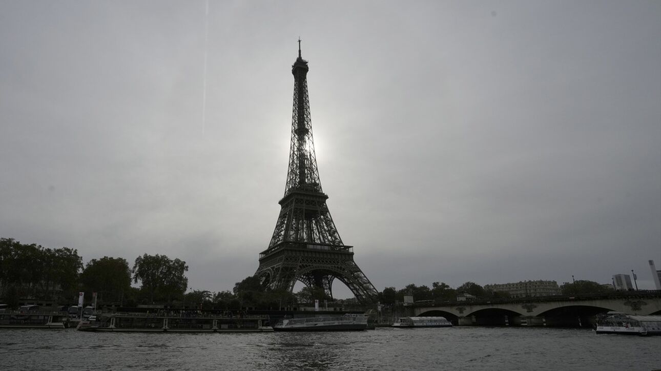 Μπήκε τελικά στο Γκίνες ο Γάλλος που έφτιαξε τον πύργο του Άιφελ από σπίρτα