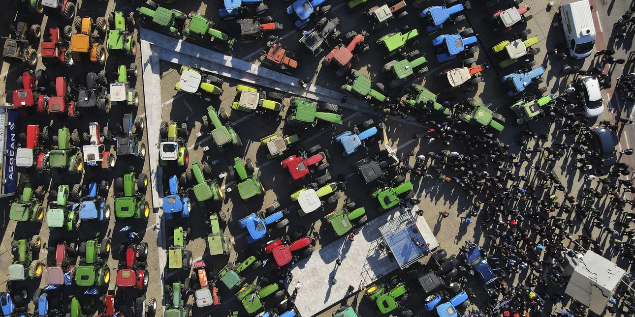 Αγρότες: Κρίσιμη σύσκεψη για τη συνέχεια των κινητοποιήσεων – Προς συνάντηση με τον πρωθυπουργό