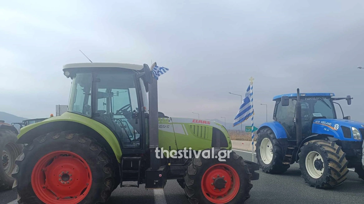 Αγρότες απέκλεισαν με τα τρακτέρ τους τη Σερρών – Θεσσαλονίκης στο Στρυμονικό