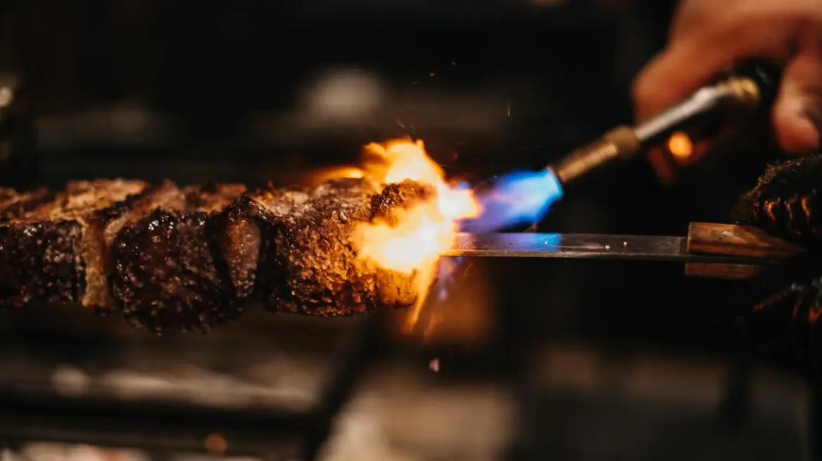 Τσικνοπέμπτη 2024: Πότε πέφτει φέτος – Όλες οι αργίες του έτους