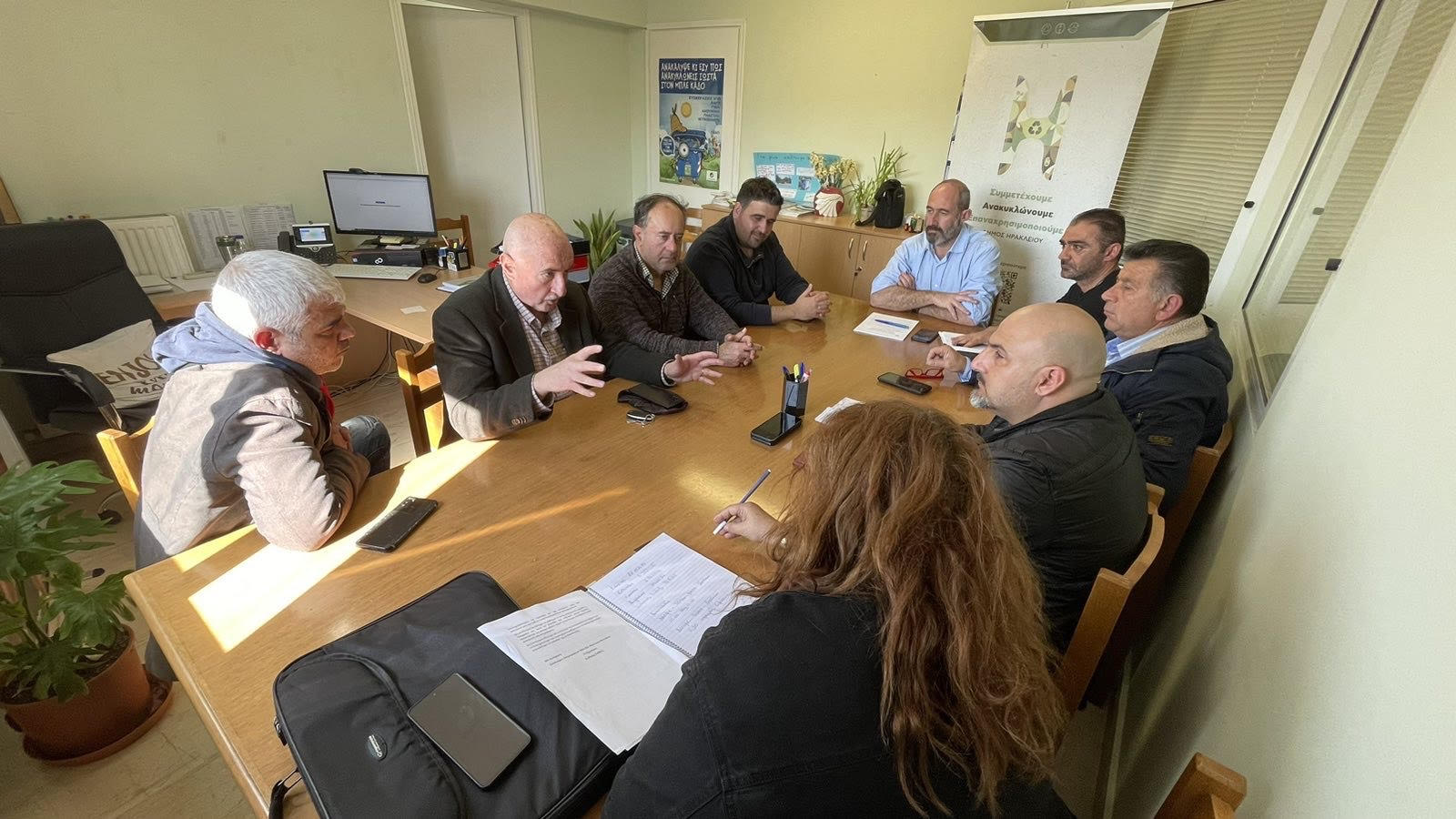 Καθαριότητα και ανταποδοτικές υπηρεσίες στο επίκεντρο της συνάντησης Γιαλιτάκη με τους προέδρους του Εμπορικού Συλλόγου και του ΒΙΟ.ΠΑ Μαλάδων