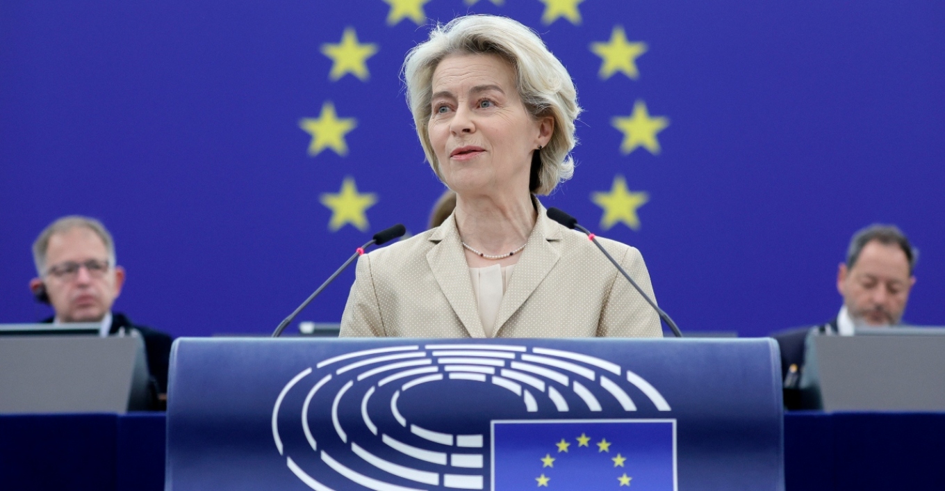 Συμβολική επίσκεψη Φον ντερ Λάιεν στο Κίεβο με φόντο τη δεύτερη επέτειο της ρωσικής εισβολής στην Ουκρανία