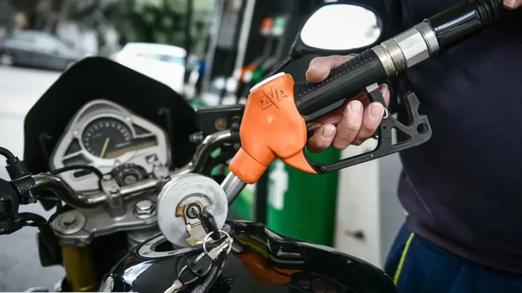 Καύσιμα: Ξανά την ανηφόρα παίρνουν οι τιμές – Αγγίζει τα 2 ευρώ η βενζίνη