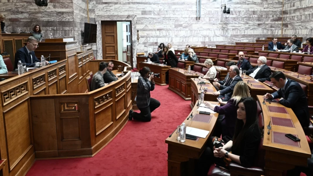 Βουλή: Αυξημένη συναίνεση στο νομοσχέδιο για τον γάμο των ομοφύλων