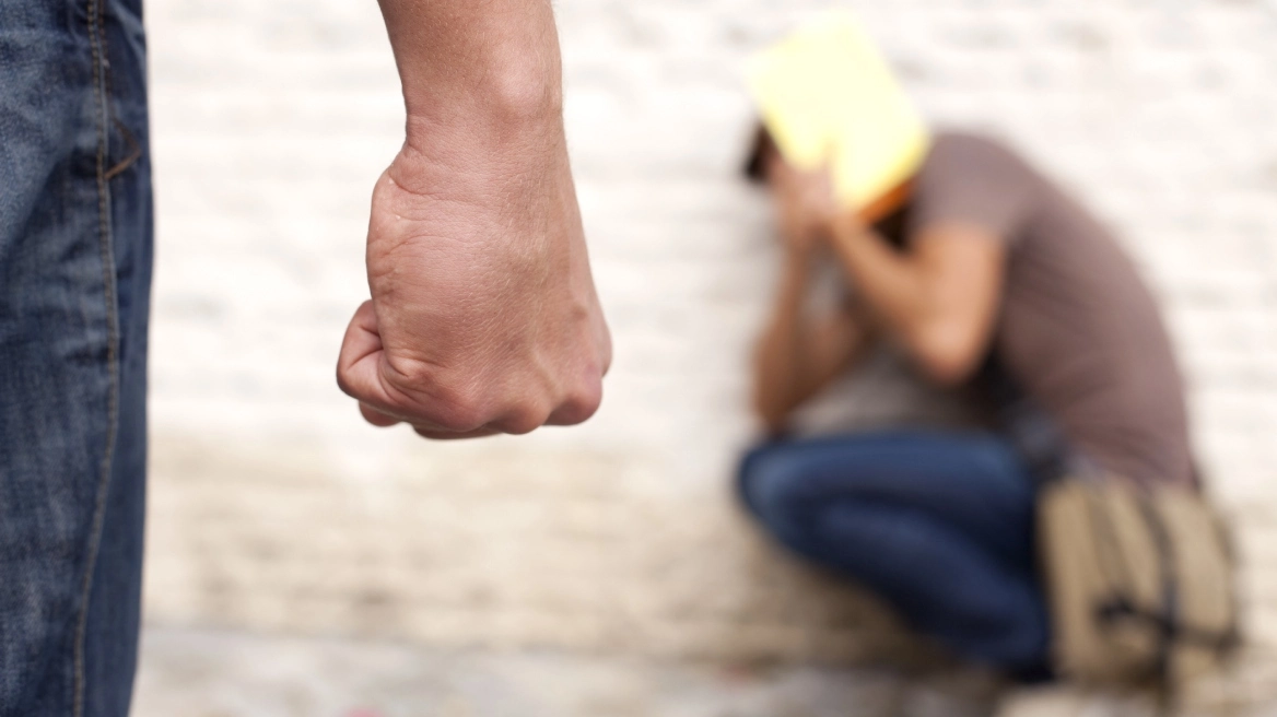 Συγκλονίζει η μητέρα του 18χρονου που ξυλοκοπήθηκε άγρια - «Του έκαναν κεφαλοκλείδωμα και τον χτυπούσαν»