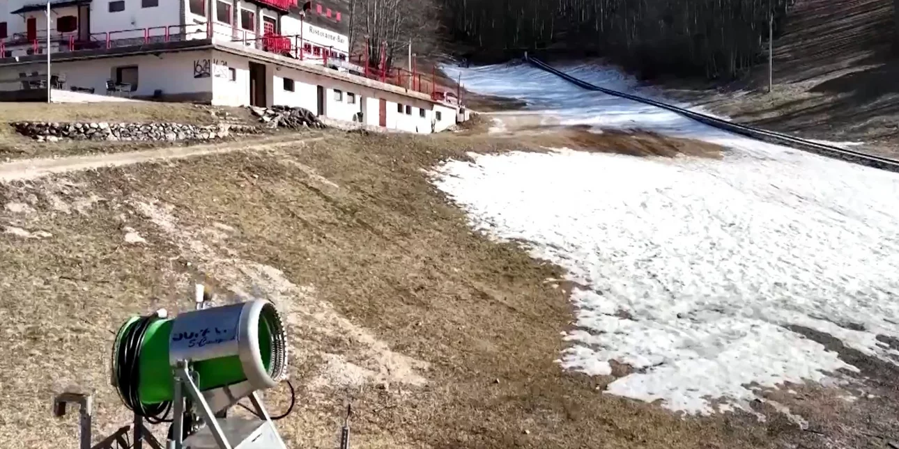 Τα χιονοδρομικά της Ιταλίας ξεμένουν από… χιόνι -Καμπανάκι κινδύνου στην Ευρώπη από τον ζεστό χειμώνα