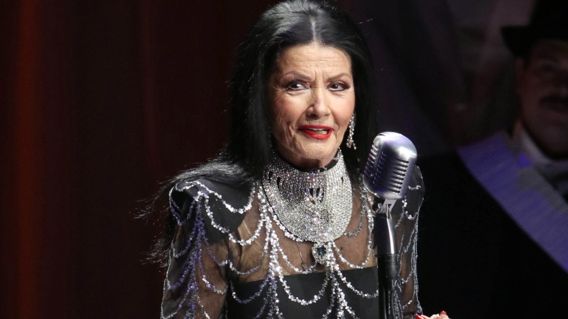 Ζωζώ Σαπουντζάκη: Παραμένει στο νοσοκομείο – Σταθερή η κατάσταση της υγείας της