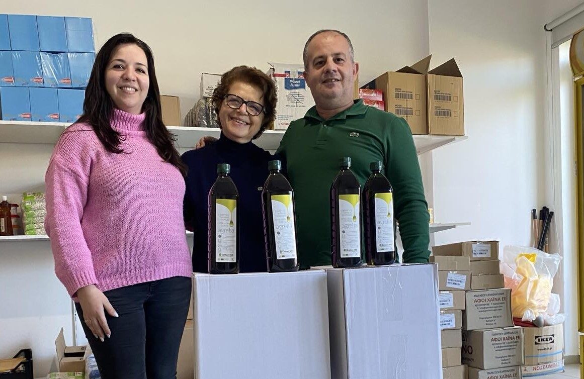 Προσφορά ελαιόλαδου στο Κοινωνικό Παντοπωλείο Μαλεβιζίου