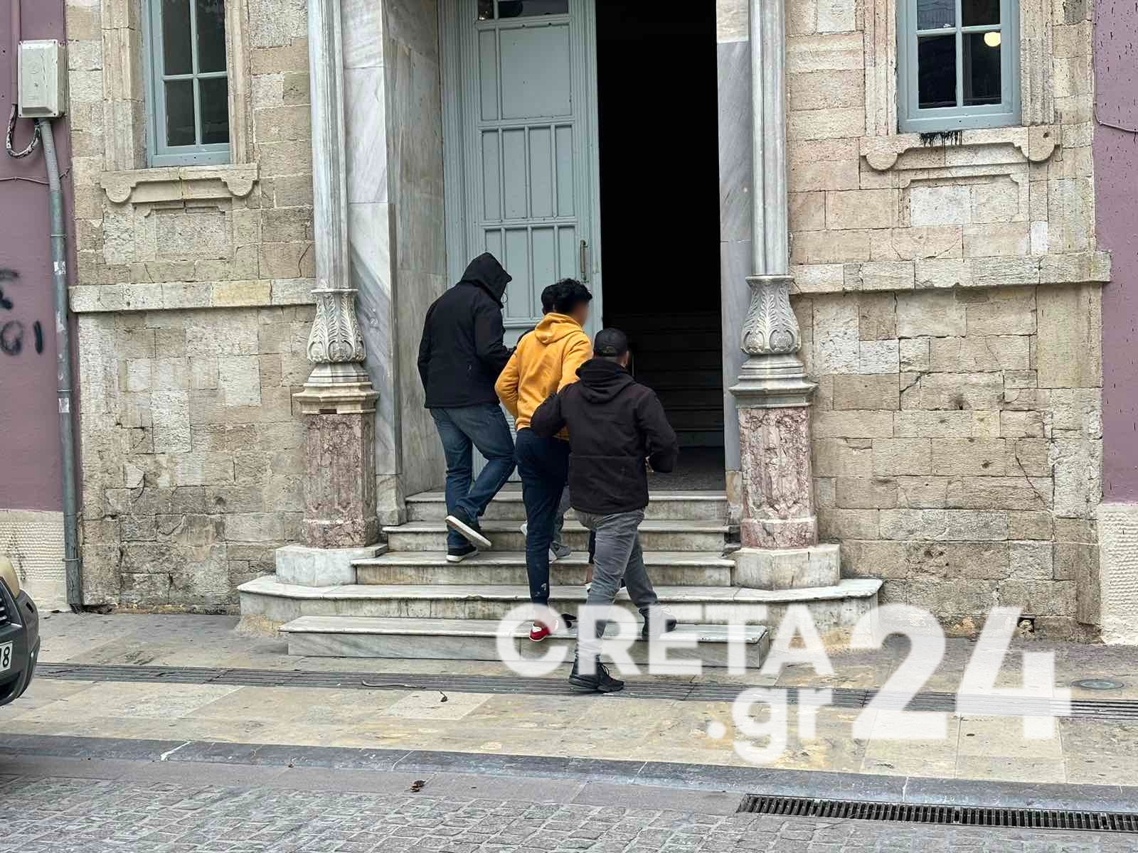 Ηράκλειο: Προθεσμία για να απολογηθούν έλαβαν οι δύο φερόμενοι ως διακινητές των μεταναστών