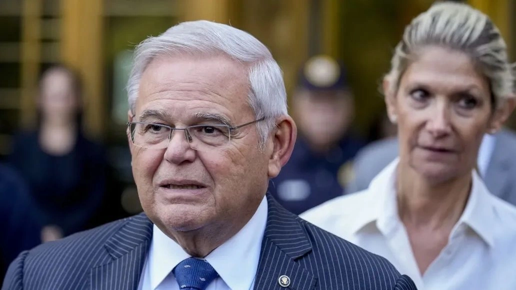 ΗΠΑ: Δεν θα θέσει υποψηφιότητα με τους Δημοκρατικούς ο Μενέντεζ