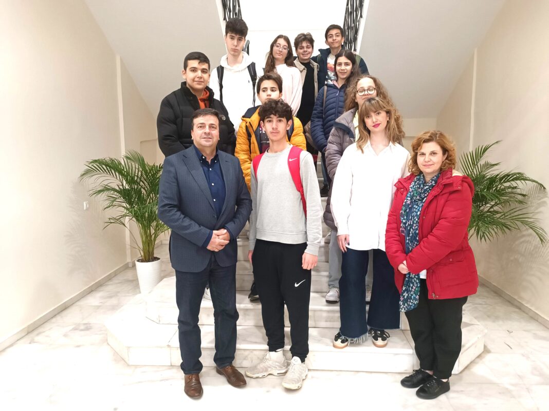 Μαθητές του Πρότυπου Γενικού Λυκείου Ηρακλείου επισκέφθηκαν την Περιφέρεια Κρήτης