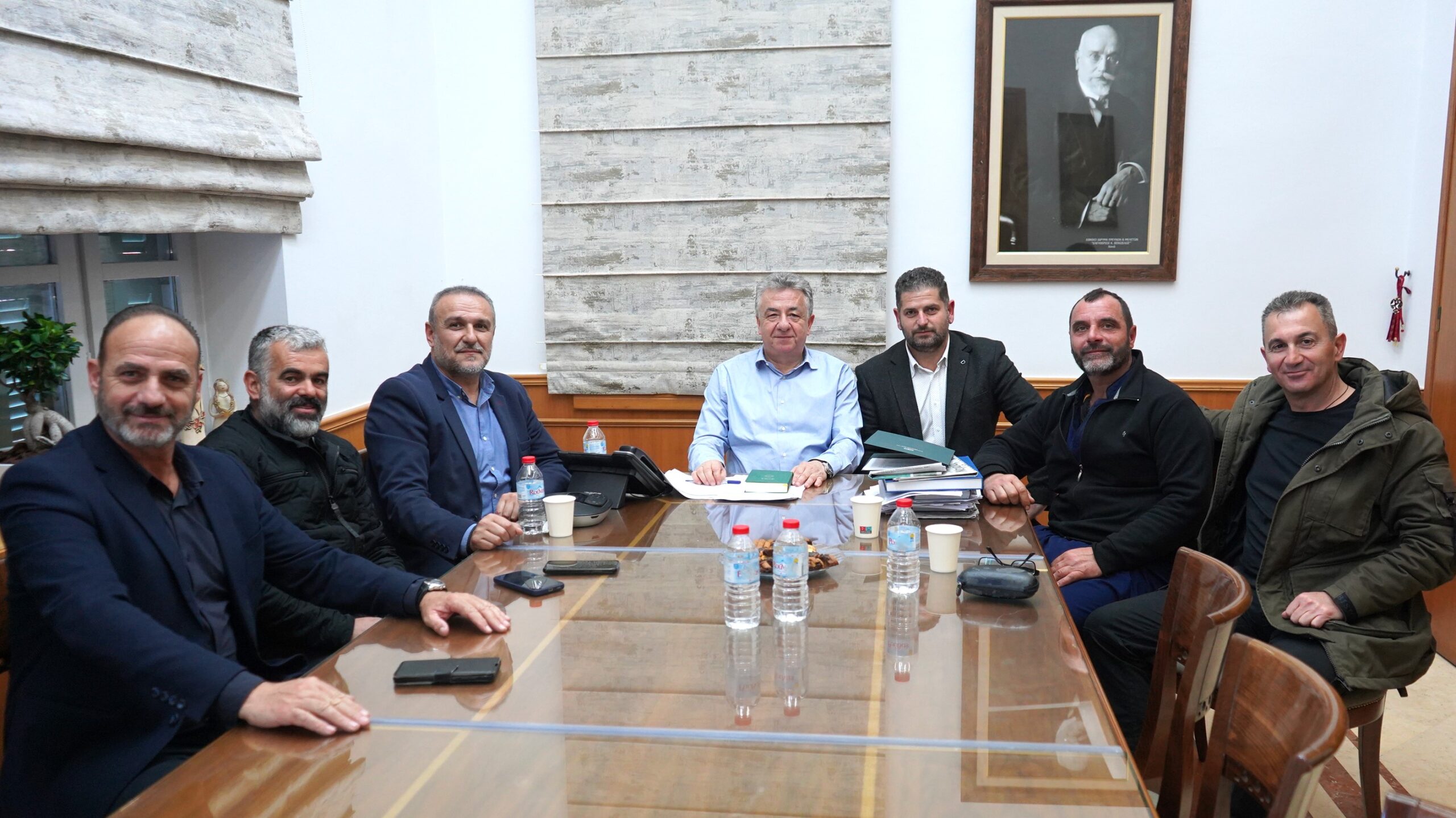 Συνάντηση Περιφερειάρχη Κρήτης με τον Δήμαρχο Μυλοποτάμου για τους διεθνείς αγώνες ορεινού σκι «Pierra CRETA 2024»