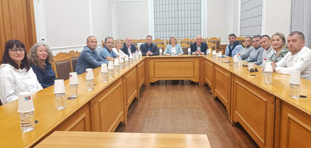 Συνάντηση στη Περιφέρεια Κρήτης με τους εκπροσώπους του τμήματος Φυσικής Αγωγής της Διεύθυνσης Πρωτοβάθμιας Εκπαίδευσης Ηρακλείου