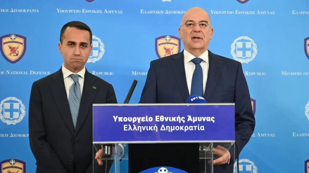 Τετ α τετ Δένδια με τον εκπρόσωπο της ΕΕ στον Περσικό Κόλπο – Η επιχείρηση «Ασπίδες» στο επίκεντρο
