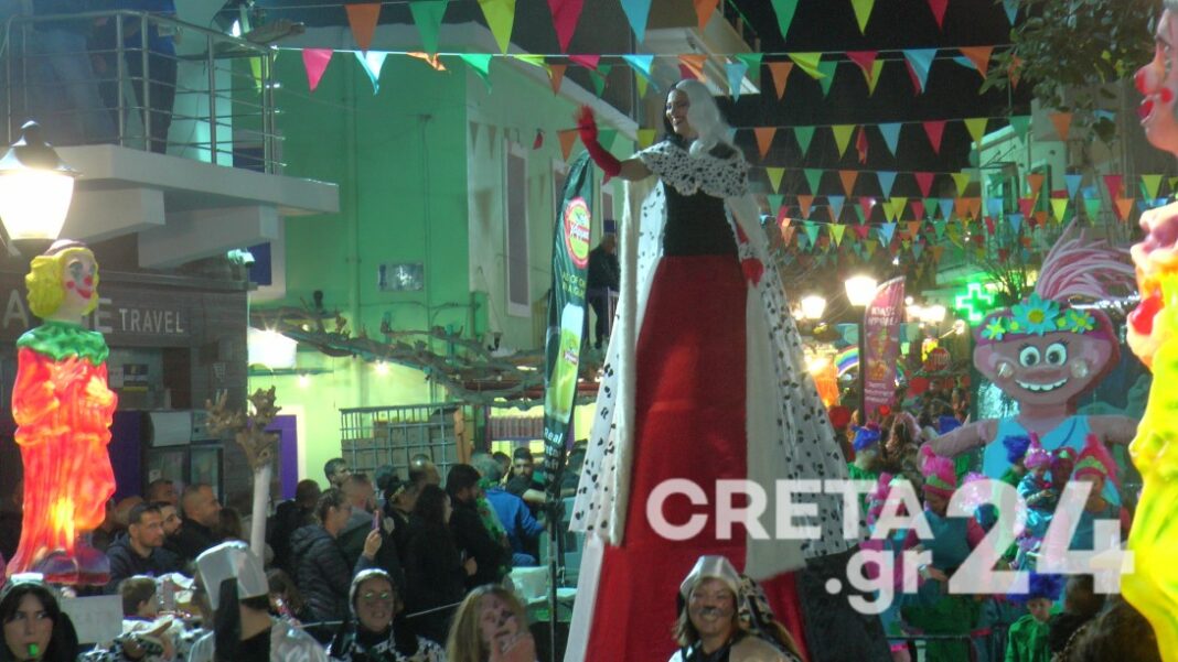 32ο Παλιοχωρίτικο καρναβάλι: Θεαματική η νυχτερινή παρέλαση