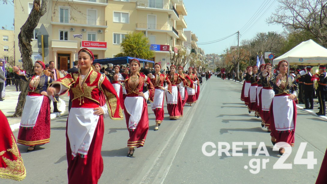 25η Μαρτίου: Πλήθος κόσμου στην παρέλαση στα Χανιά