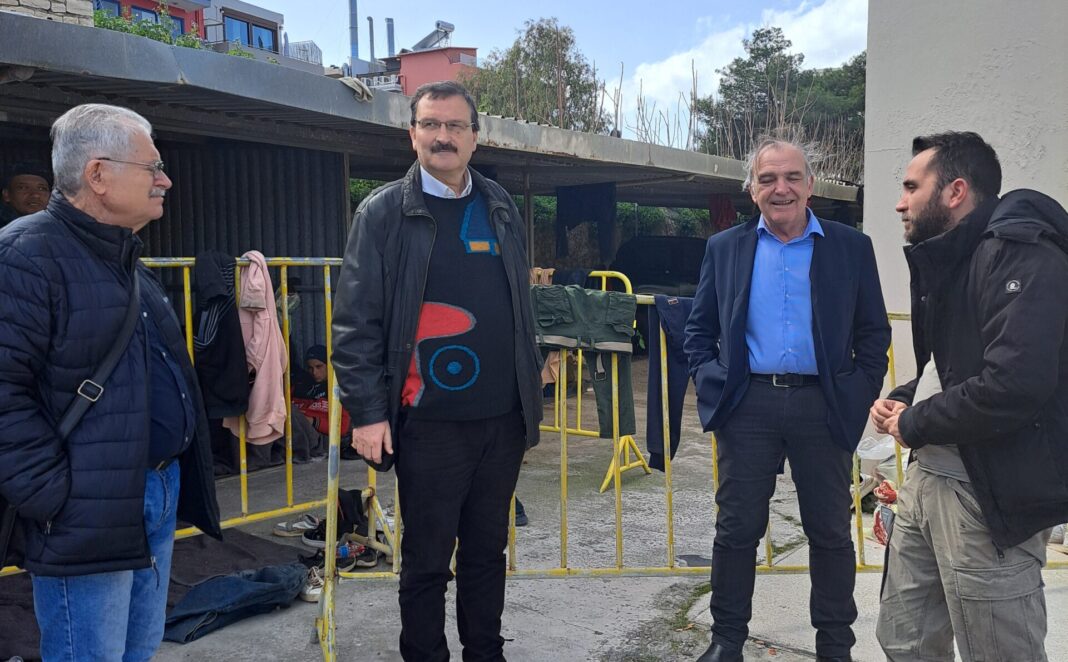Κλιμάκιο της ΤΕ Χανίων του ΚΚΕ επισκέφθηκε τον χώρο φιλοξενίας μεταναστών στη Σούδα