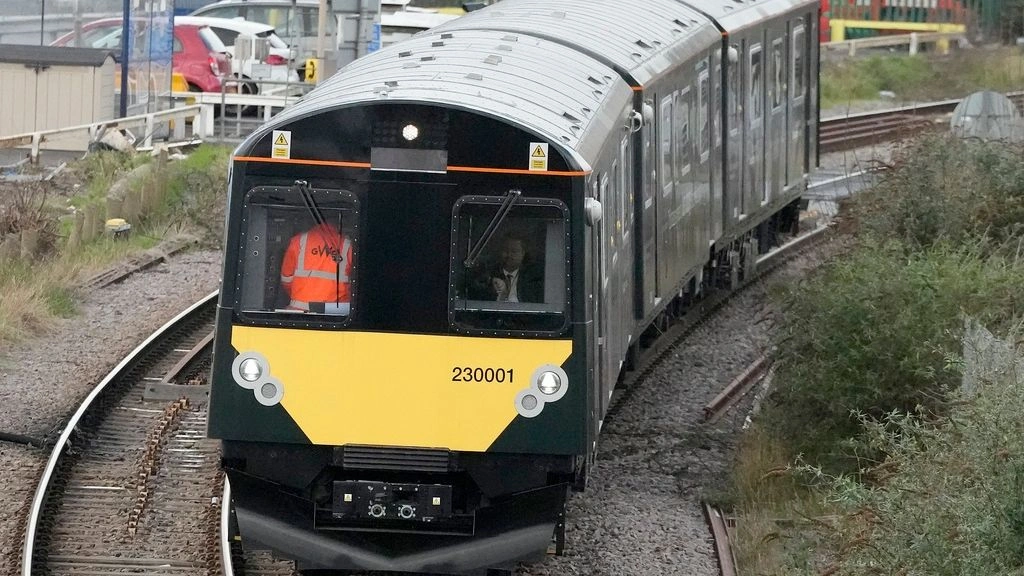 Λονδίνο: Άγρια επίθεση με μαχαίρι σε τρένο - Κρίσιμη η κατάσταση 20χρονου