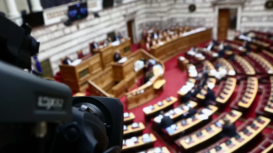 Βουλή: Πράσινο φως για τα μη κρατιικά Πανεπιστήμια – Τα 159 «ναι» και η μαραθώνια συνεδρίαση